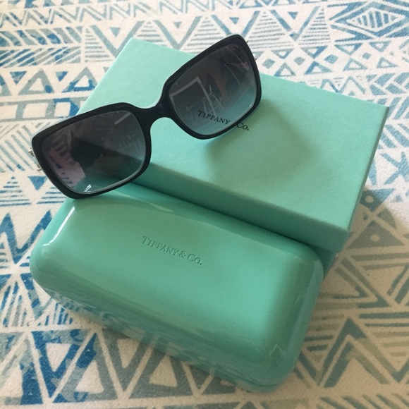 Tiffany & Co. Accessories - Tiffany & Co. Victoria Sunglasses